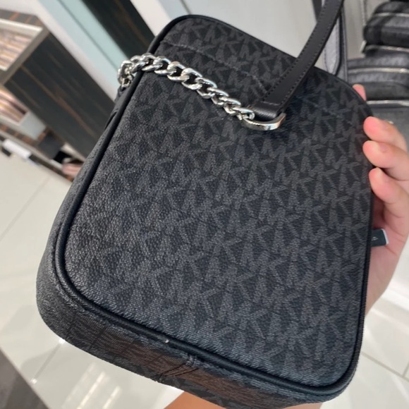 Michael Kors Jet Set Travel Flight Crossbody - Picture 15 of 16